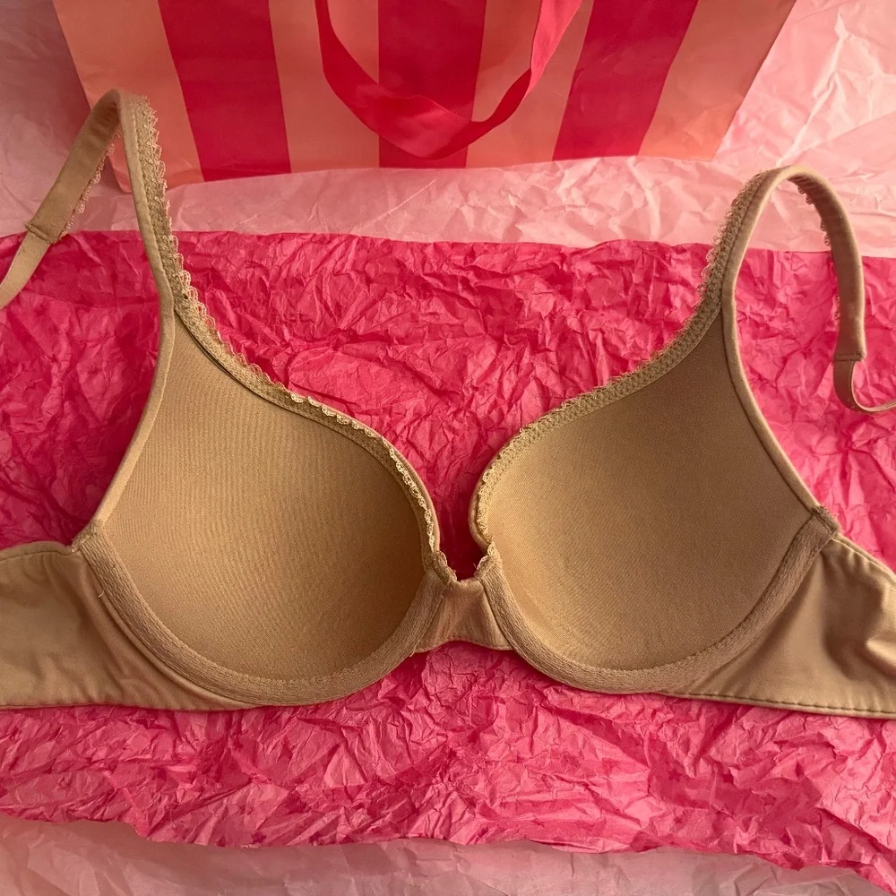 Like New! Victoria's Secret Body By Victoria Lightly Padded Nude Bra